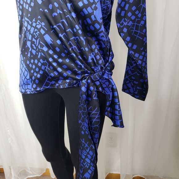 Adrianna Papell 100% silk blue black print long sleeve wrap top with side tie - Picture 4 of 7